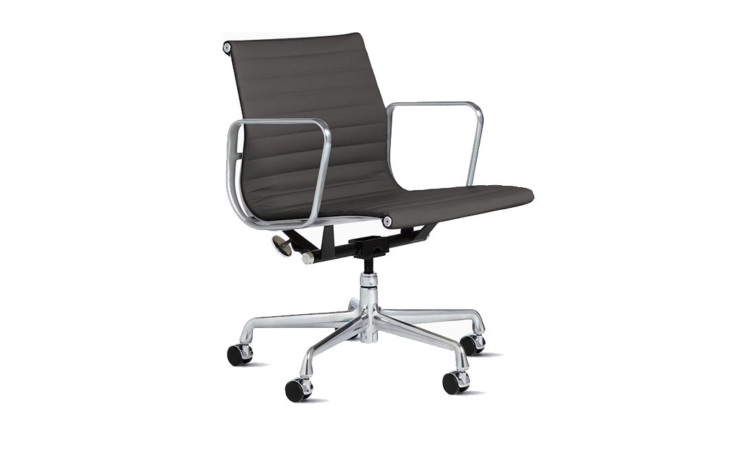 Eames® Aluminum Group Management Chair