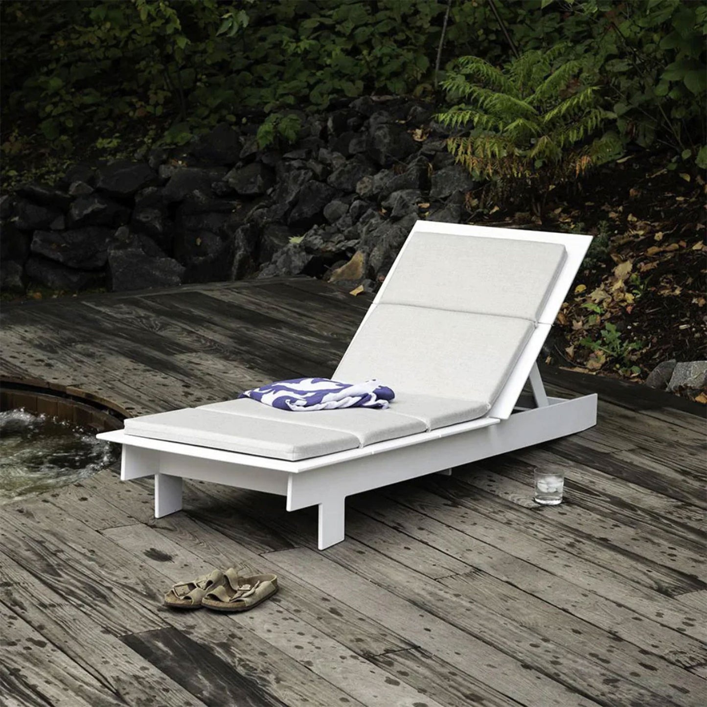Lollygagger Chaise