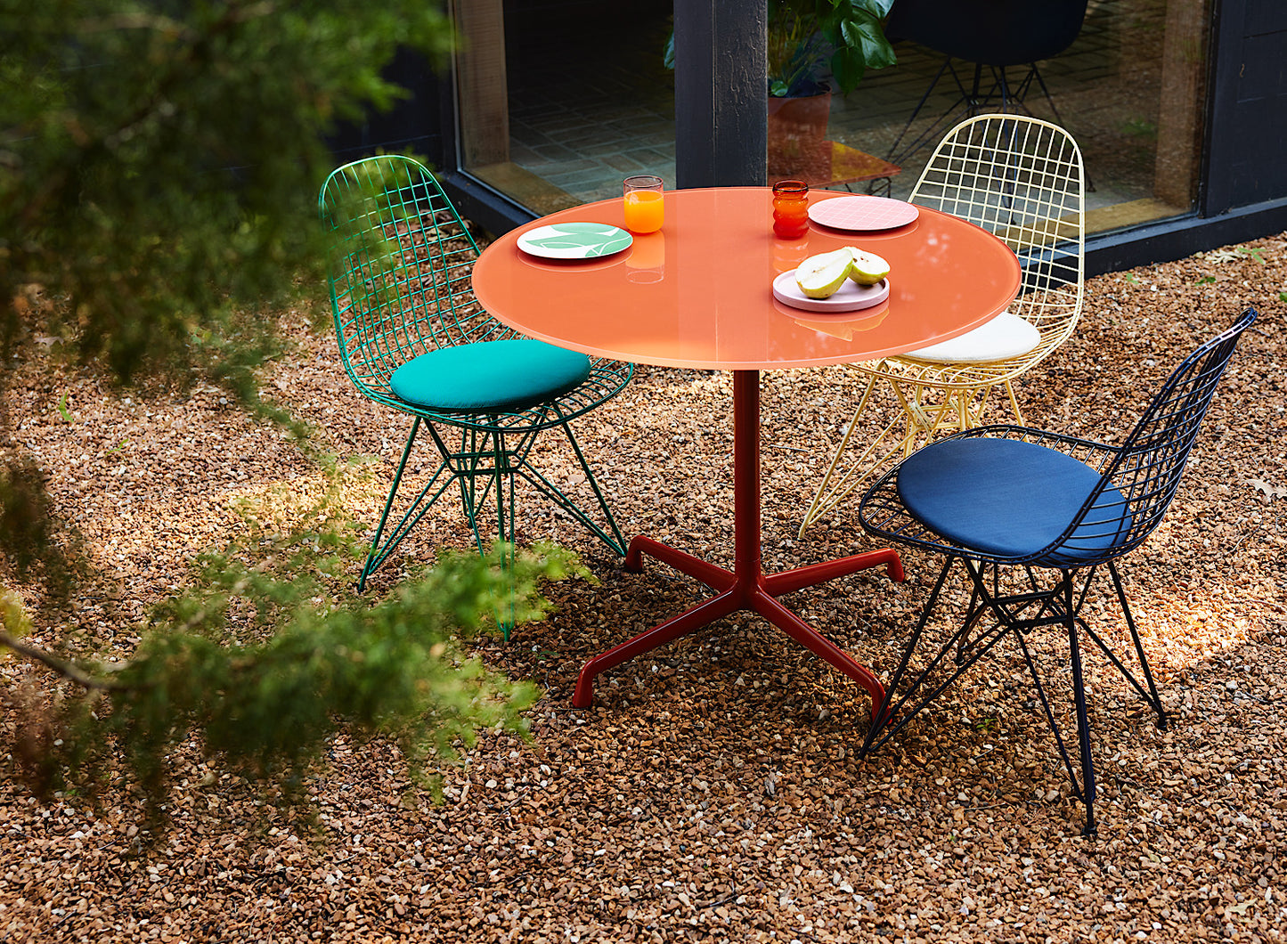 Herman Miller x HAY Eames Universal Base Round Table in Iron Red