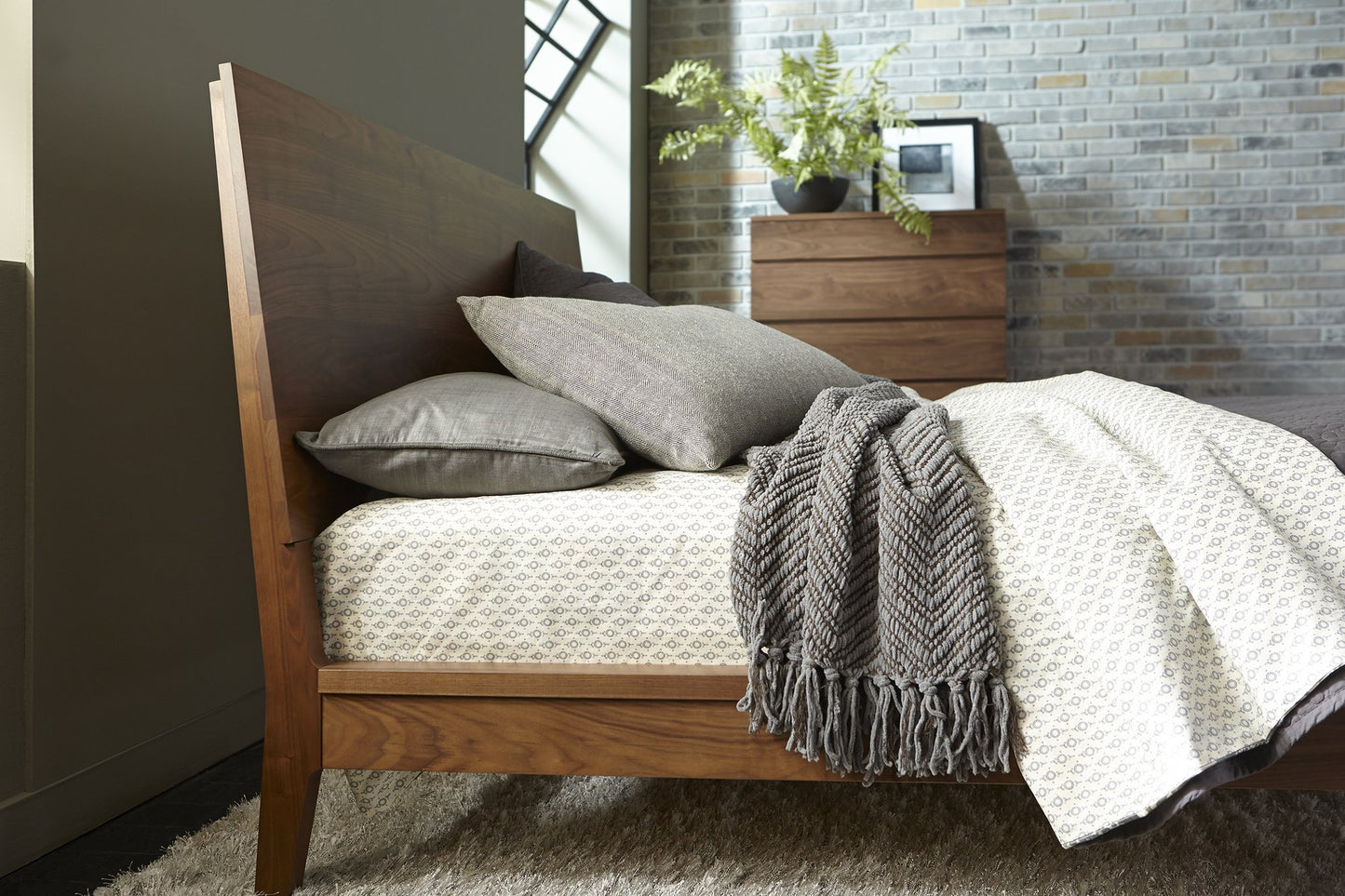 Serra Platform Bed