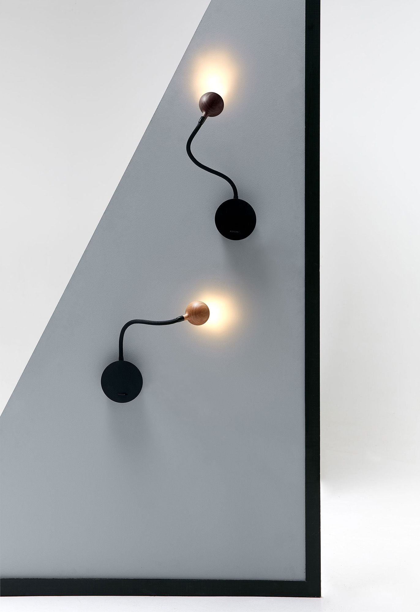 No. 8 Wall Lamp