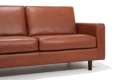 Oskar Loveseat Leather