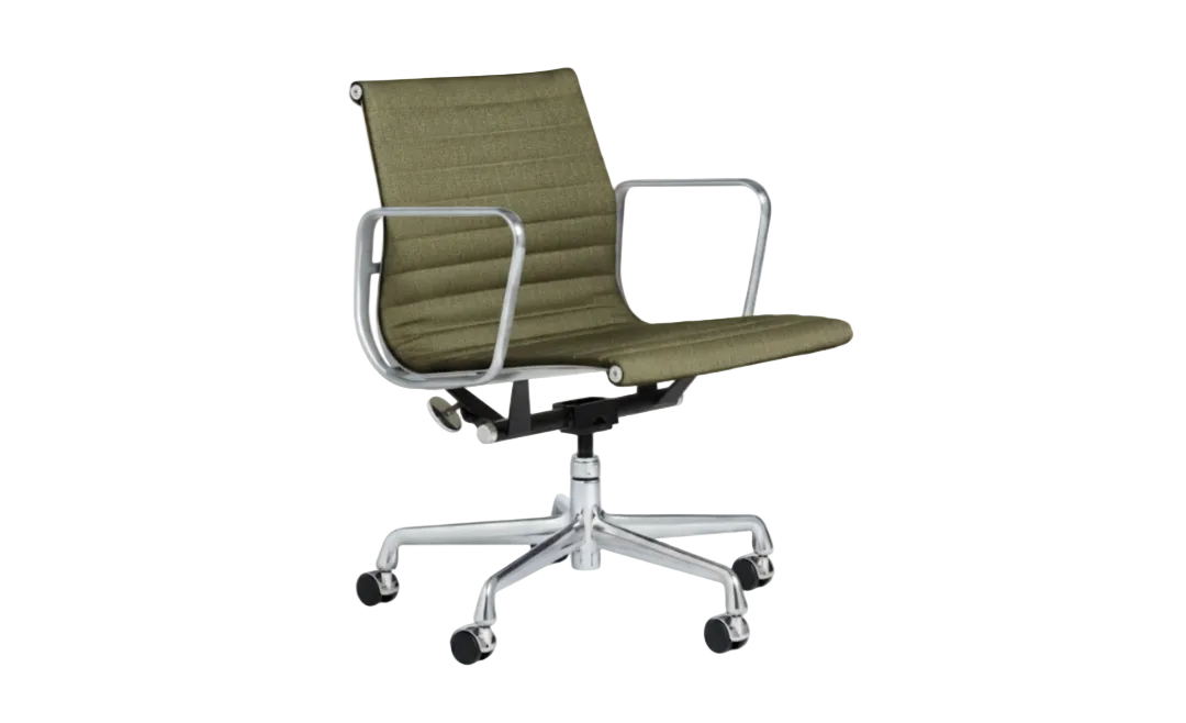 Eames® Aluminum Group Management Chair