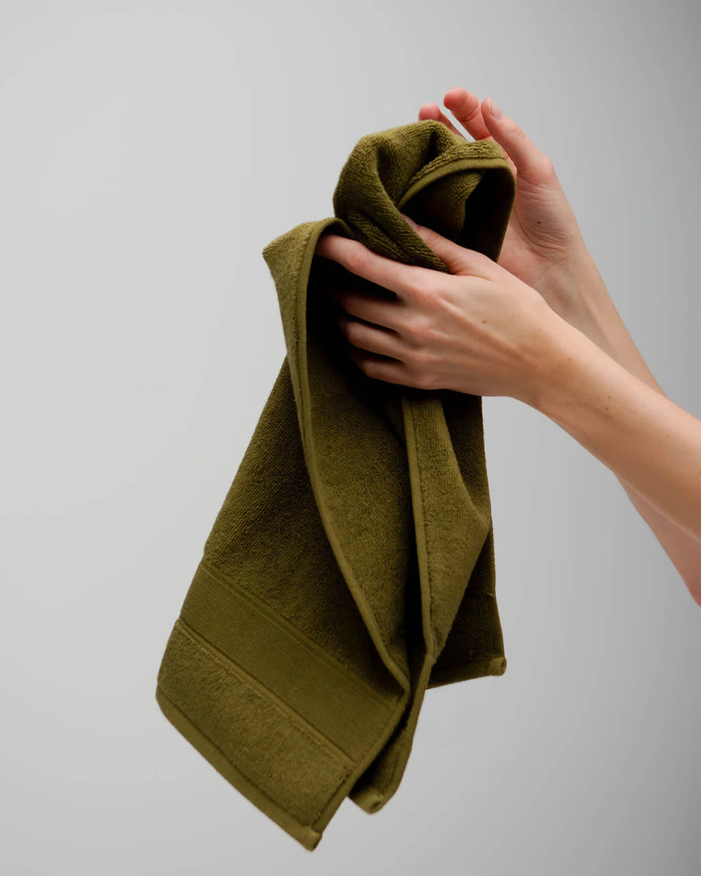 Classic Stretch Towel in Moss