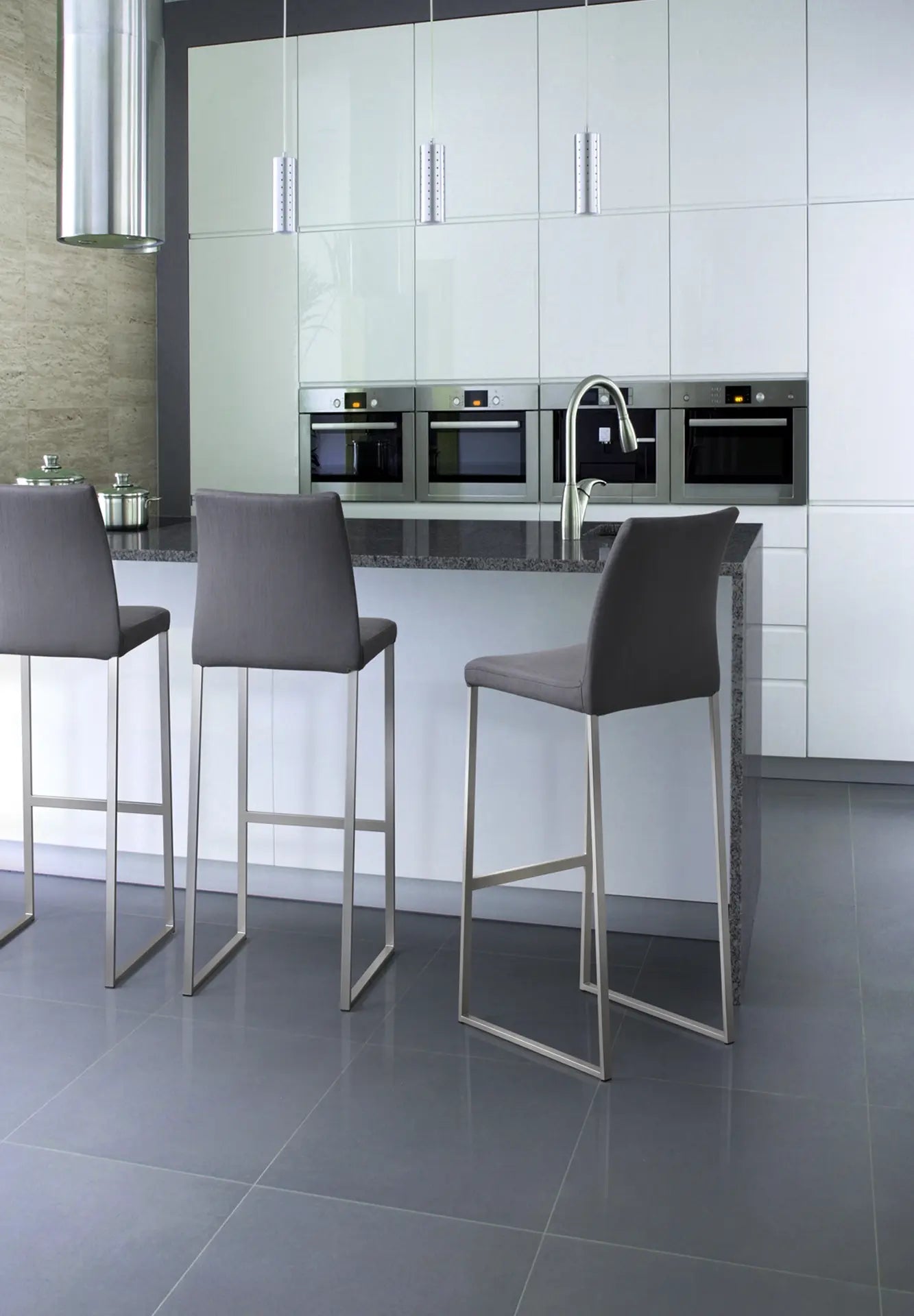 Curvo Stool